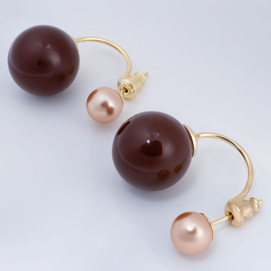 Maillard coffee color retro contrast color round ball earrings female autumn and winter niche design two wear earrings light luxury temperament earrings
